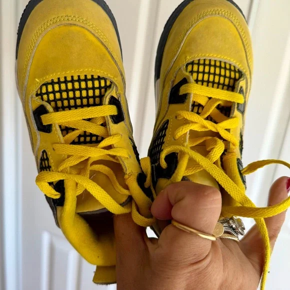 Jordan 4 Retro in Yellow and Black
Jordan Size 10 (Toddler) - Picture 3 of 7
